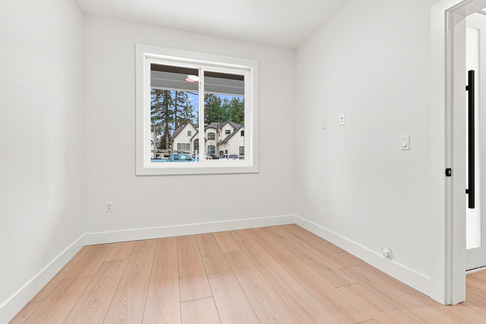 20-14275 Melrose Dr Surrey